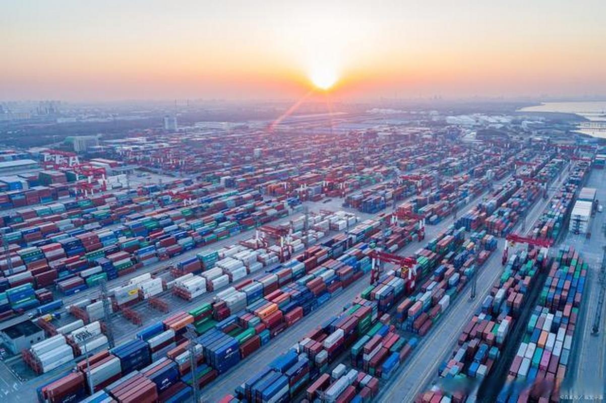 內(nèi)貿(mào)水運集裝箱運輸與貨運代理整柜服務的綜合指南